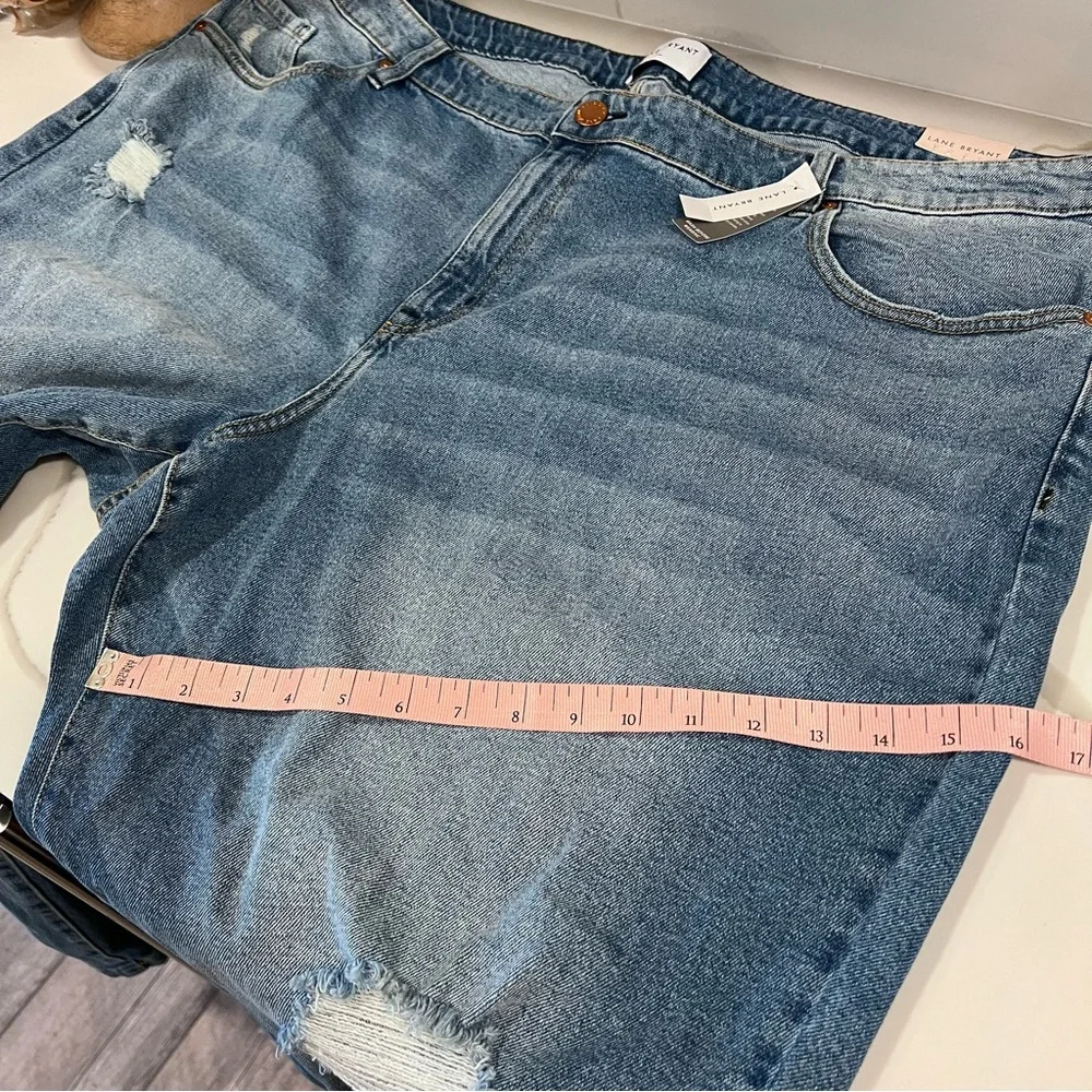 NWT Lane Bryant Distressed High Rise Classic Straight Leg Signature Fit Jeans 28